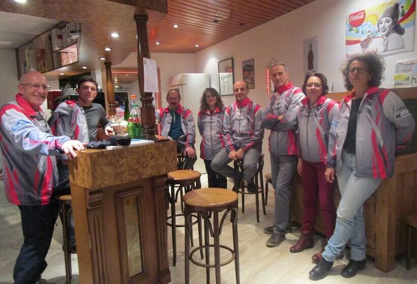 Отель Hôtel La Marmotte