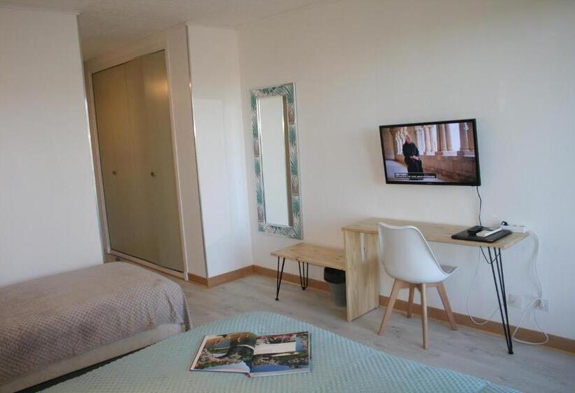 호텔 Hôtel Les Persèdes