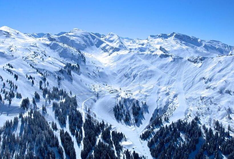 Отель Hôtel Les Triolets