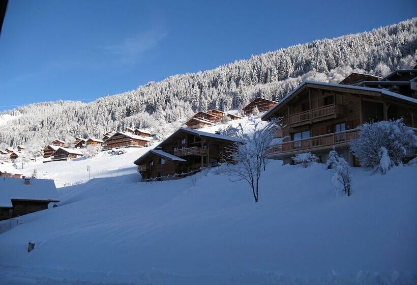 Отель Hôtel Les Triolets