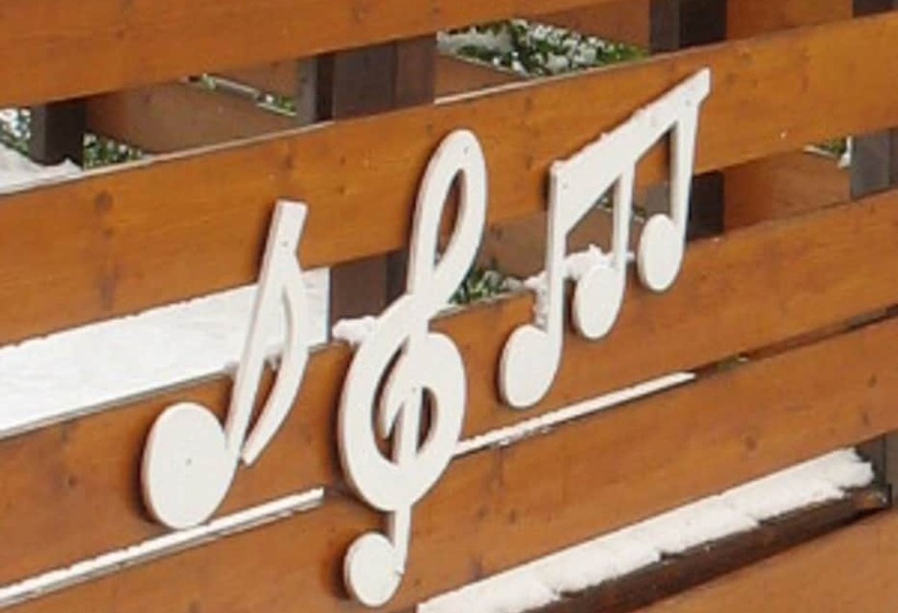 Отель Hôtel Les Triolets