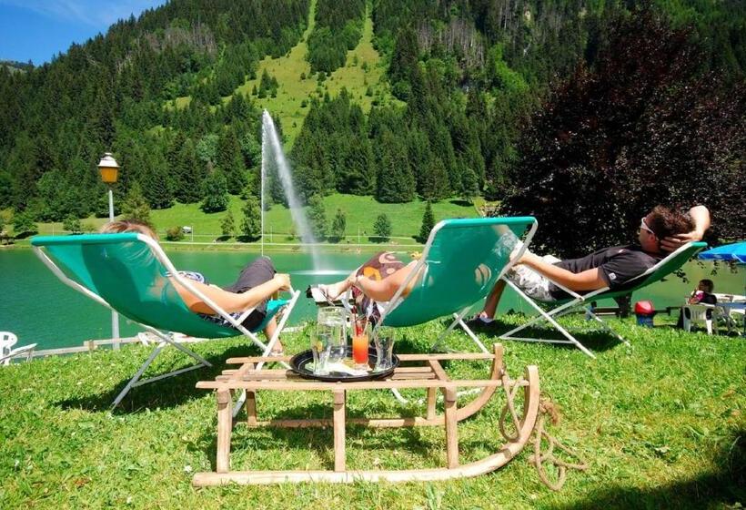 Отель Hôtel Les Triolets