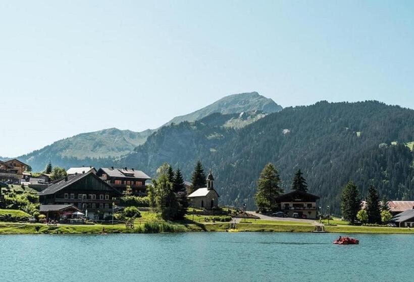 Отель Hôtel Les Triolets