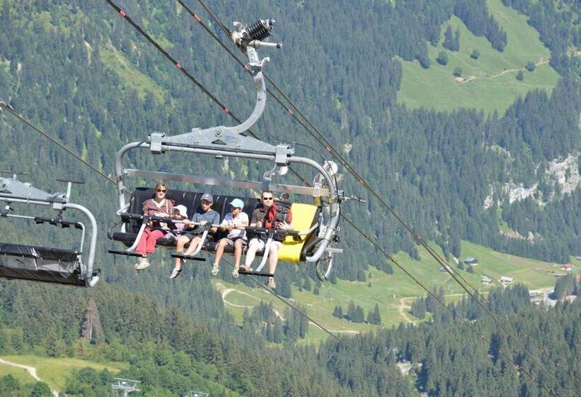 Отель Hôtel Les Triolets