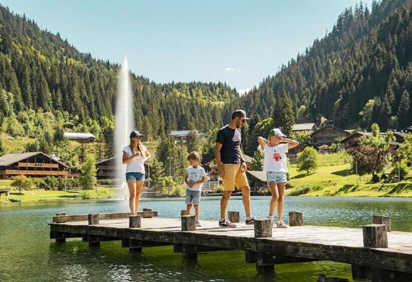 Отель Hôtel Les Triolets