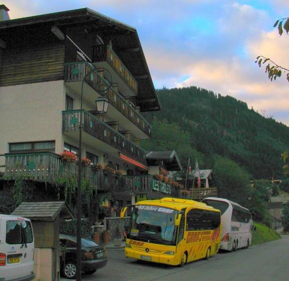 Отель Hôtel Les Triolets