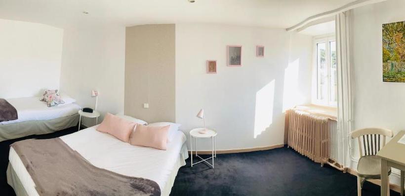 Отель A La Maison Hôtel Restaurant