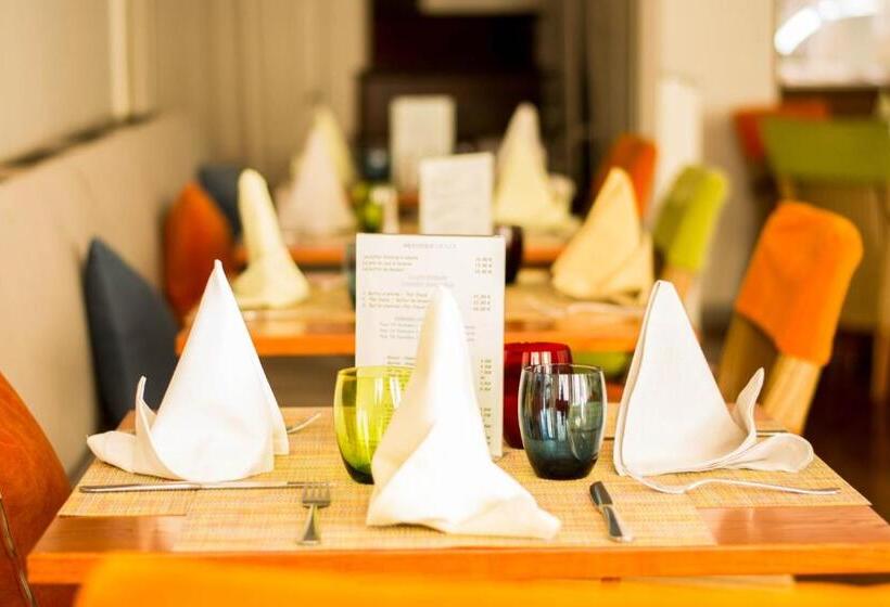 Отель Hôtel Restaurant Des Remparts