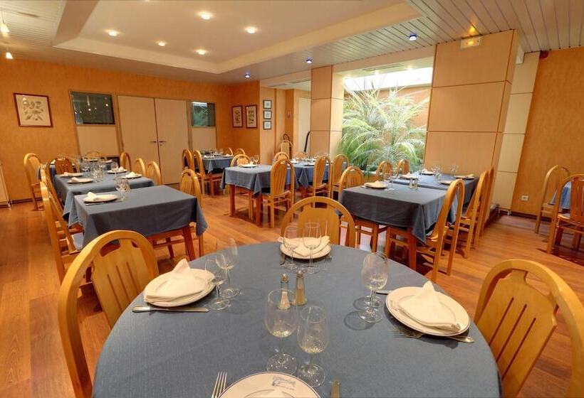 ホテル Hôtel Restaurant L Hirondelle