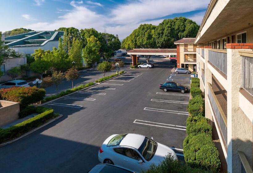 فندق Hyland Inn Near Pasadena Civic Center