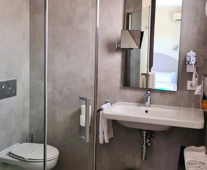 בית מלון כפרי Hôtel La Villa Juan Beach