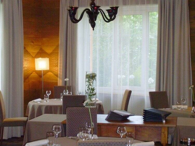 ホテル Logis Hôtel Restaurant La Rochette