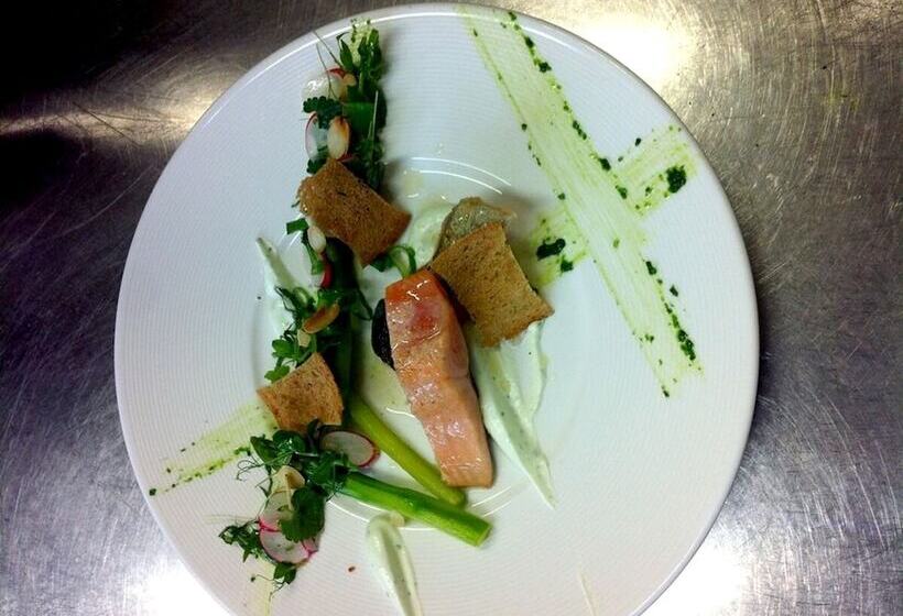 ホテル Logis Hôtel Restaurant La Rochette