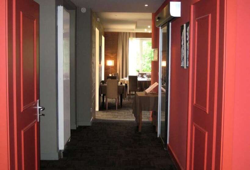 ホテル Logis Hôtel Restaurant La Rochette