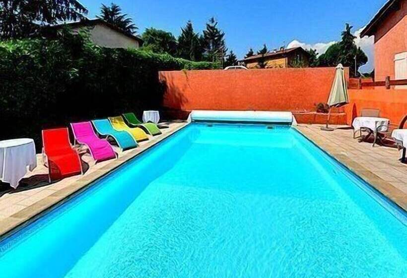 Отель La Tablee Medievale