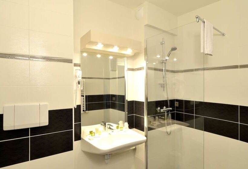 Отель Le Bois Dormant Hôtel Restaurant & Spa Logis Hôtel