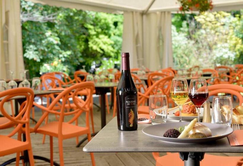 Отель Le Bois Dormant Hôtel Restaurant & Spa Logis Hôtel