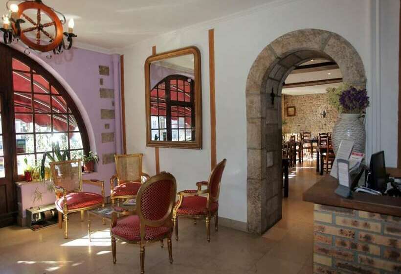 فندق Le Chapeau Rouge