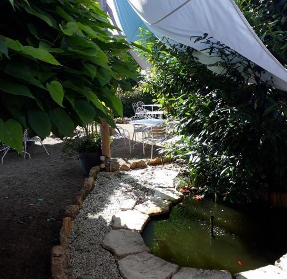 Отель Le Merle Blanc Hôtel Logis