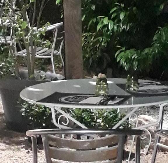 Отель Le Merle Blanc Hôtel Logis