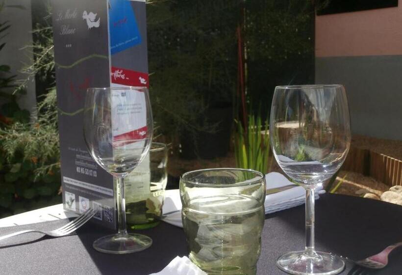 Отель Le Merle Blanc Hôtel Logis