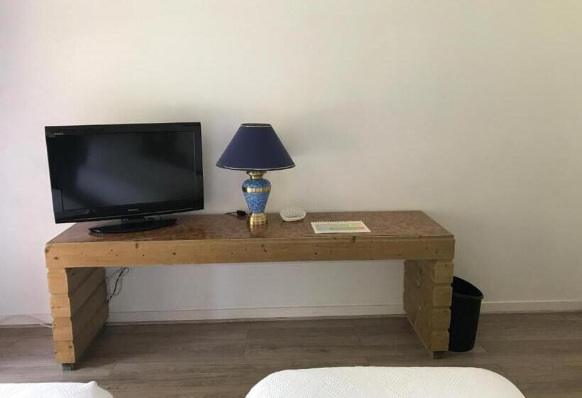 Отель Le Vieux Logis De Clam