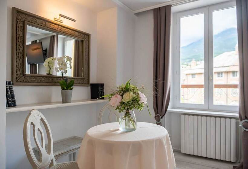 Logis   Hotel De La Mairie