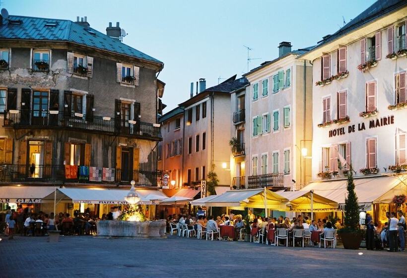 Logis   Hotel De La Mairie