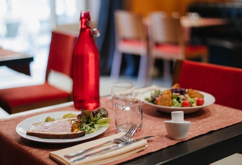 Logis   Hotel De La Mairie