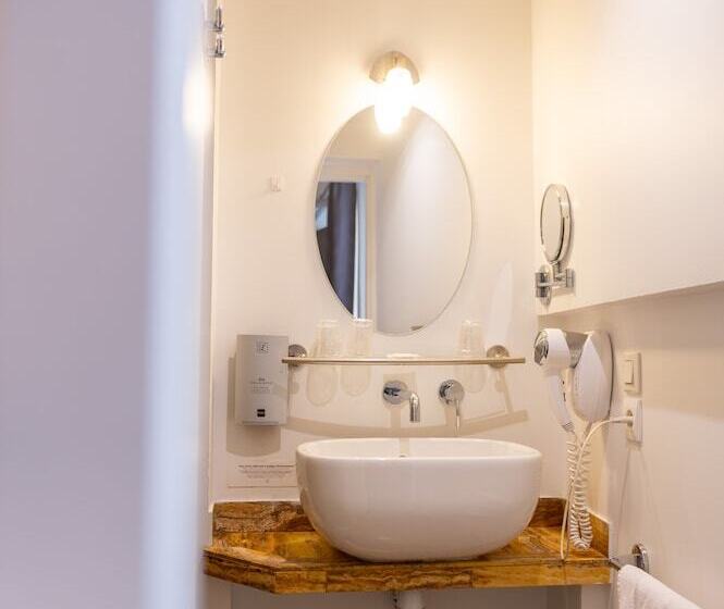 Logis   Hotel De La Mairie