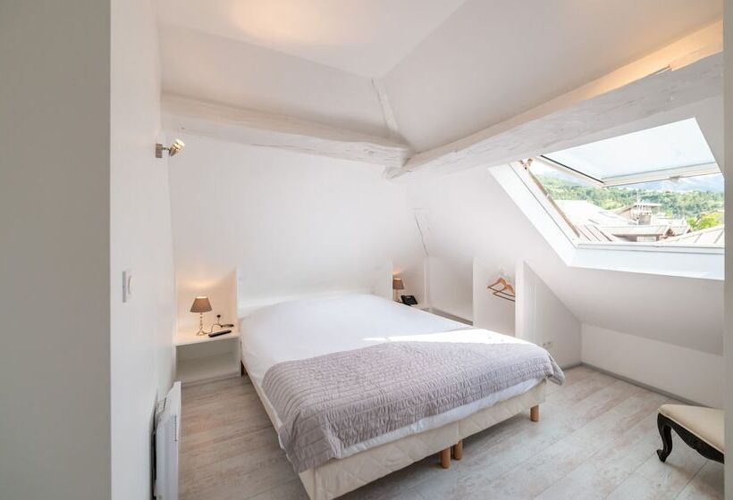 Logis   Hotel De La Mairie