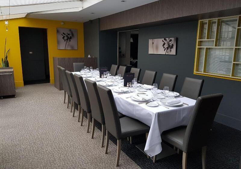 Отель Logis Hôtel A La Bonne Auberge