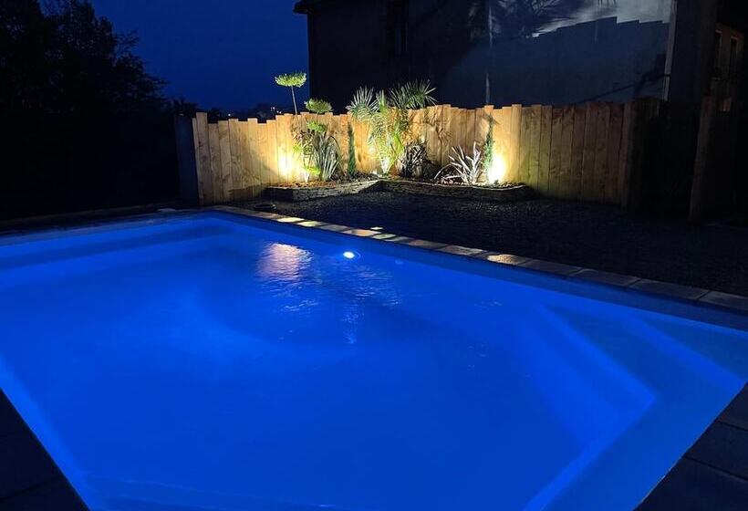 ホテル Logis Hôtel élégance Au Vieux Morvan Récemment Rénové