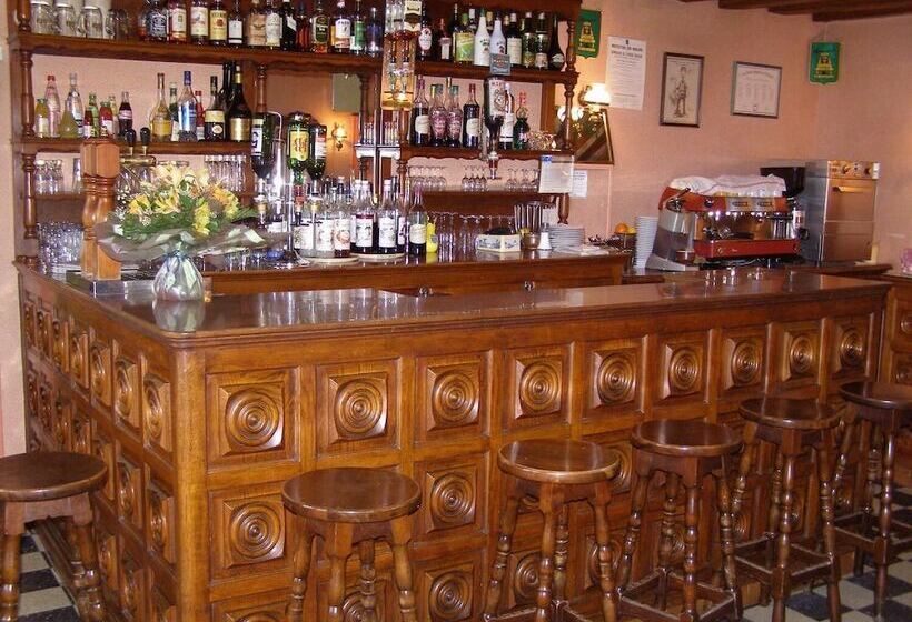 فندق Logis Auberge A La Tete De Lard
