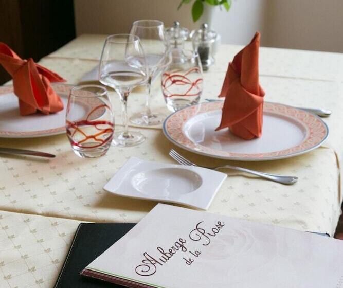 هتل Logis Auberge De La Rose