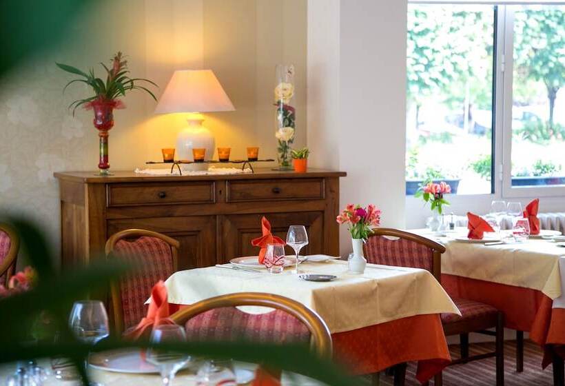 هتل Logis Auberge De La Rose