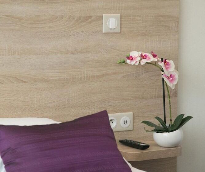 هتل Logis Auberge De La Rose