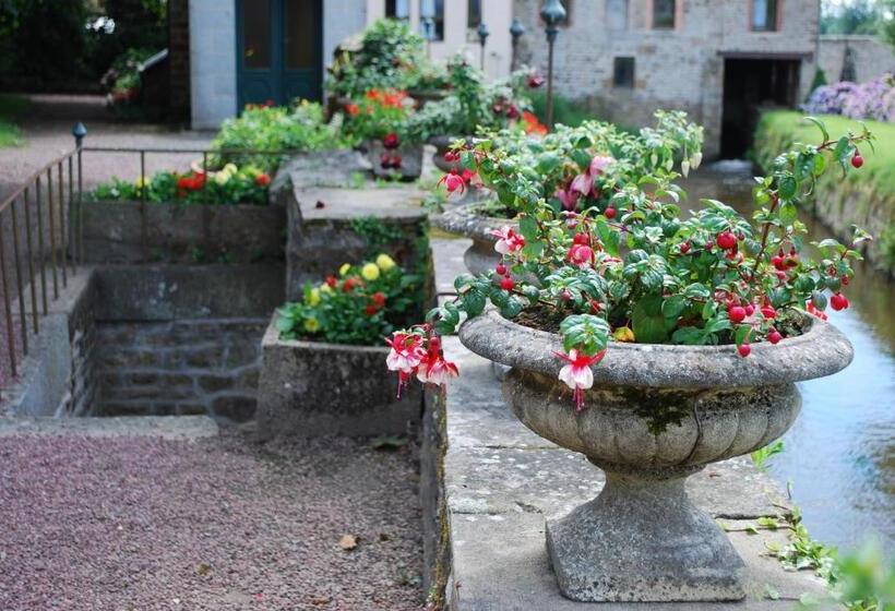 فندق Logis Auberge De La Sélune