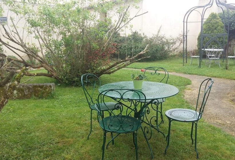 בית מלון כפרי Logis Auberge Le Centre Poitou