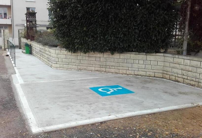 호텔 Logis Hôtel Beauséjour