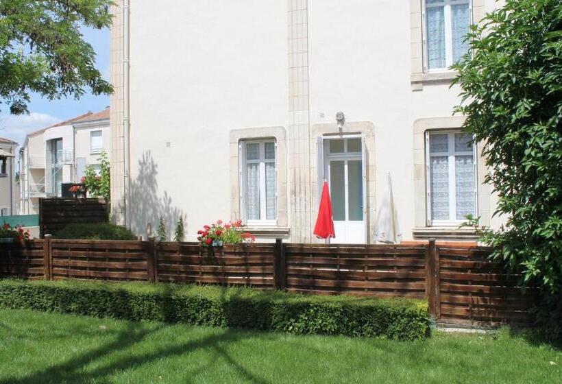 호텔 Logis Hôtel Beauséjour