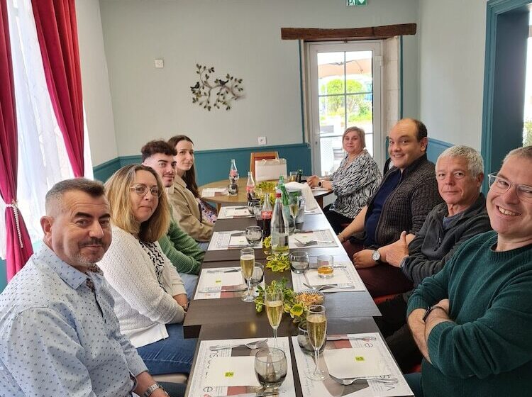 호텔 Logis Hôtel Restaurant Clair Cottage, Chisseaux   Chenonceaux