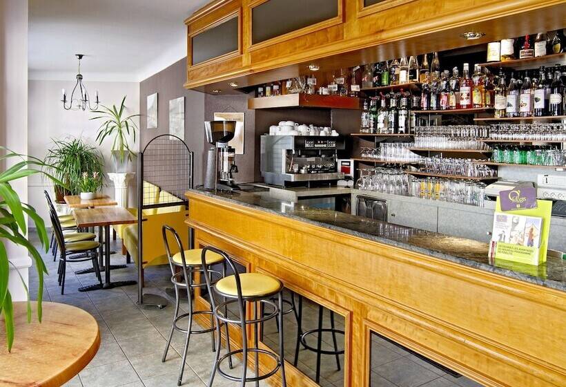 בית מלון כפרי Logis Hôtel Restaurant Cazes Arazat