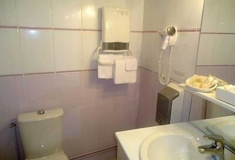 Logis Hotel De Paris