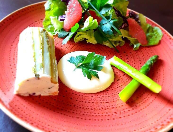 ホテル Logis Des Trois Maures