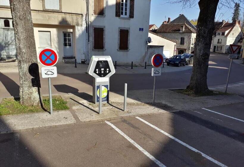 Отель Logis Des Trois Maures