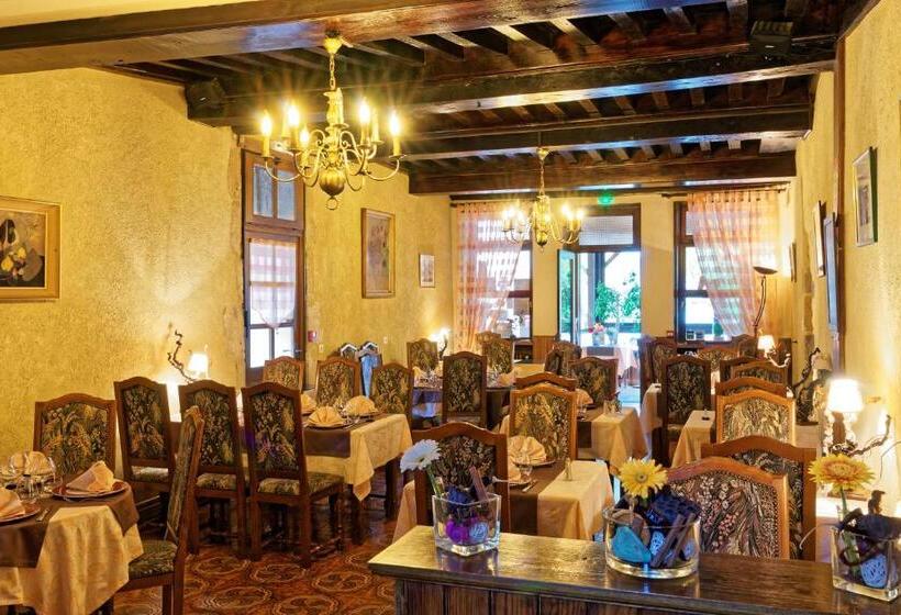 Отель Logis Des Trois Maures