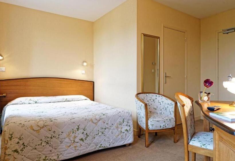 Отель Logis Des Trois Maures