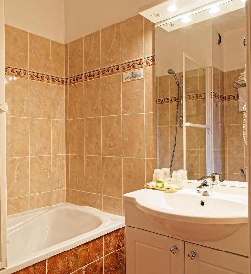 Отель Logis Des Trois Maures