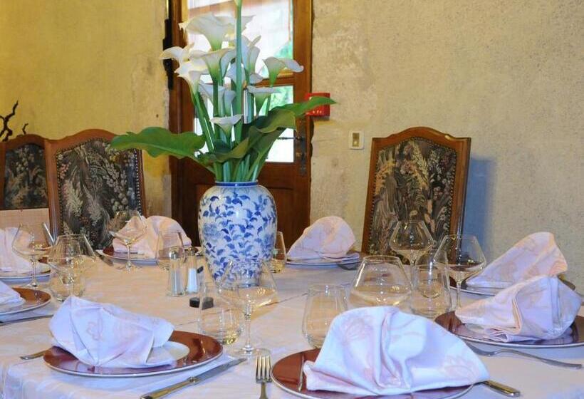 Отель Logis Des Trois Maures